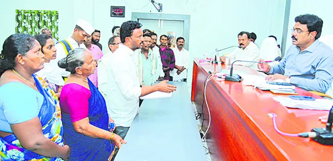 సమస్యల పరిష్కారంపై ప్రత్యేక దృష్టి పెట్టండి