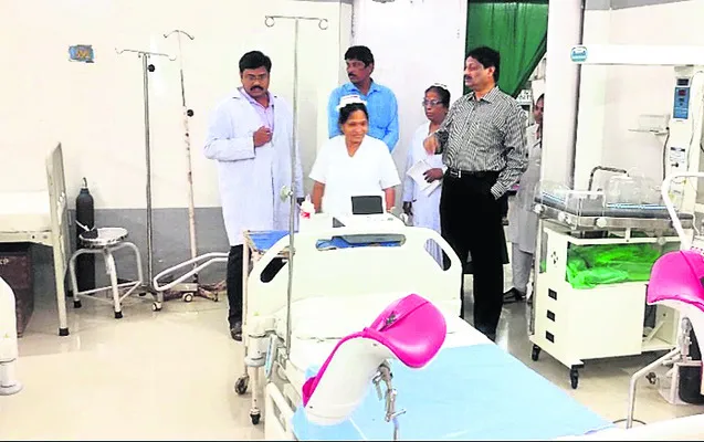 ఏరియా ఆసుపత్రిని సందర్శించిన సీఎంవో 