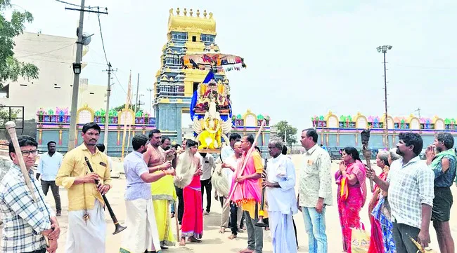 మట్టపల్లిలో గరుడ వాహన సేవ