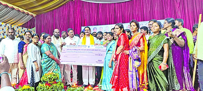 మహిళలు స్వశక్తితో ఎదగాలి