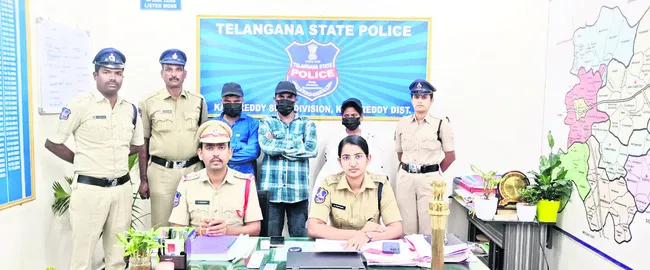దారిదోపిడీకి పాల్పడిన నిందితుల అరెస్ట్