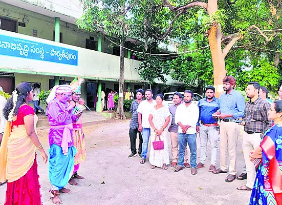 వ్యాధులపై అవగాహన కల్పించేందుకే కళాజాతా