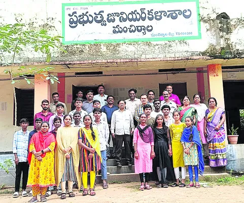 ప్రచారం భళా.. ప్రభుత్వ ‘కళ’శాల