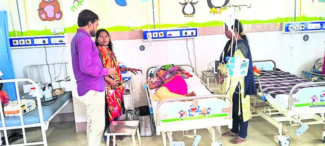 ఎస్టీ ఆశ్రమ విద్యార్థినులకు అస్వస్థత