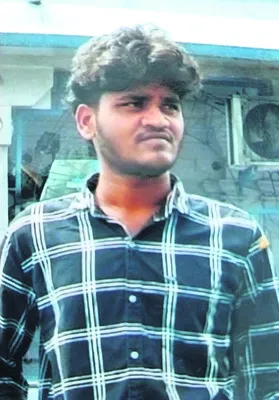 ట్రాక్టర్ బోల్తా పడి డ్రైవర్ మృతి