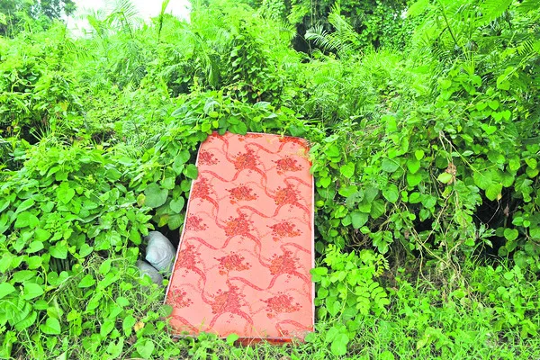 డంపింగ్ యార్డుగా కేన్ప్రాంతం