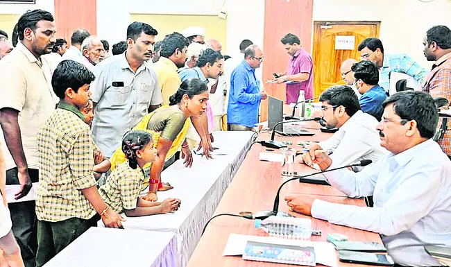 వినతుల పరిష్కారంలో నిర్లక్ష్యం