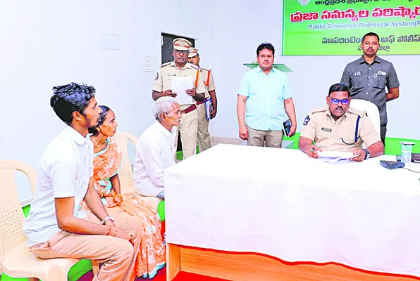 షేర్లలో లాభాల పేరిట రూ.57.20 లక్షల మేర మోసం 