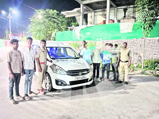 గంజాయి తరలిస్తున్న నలుగురి అరెస్ట్‌