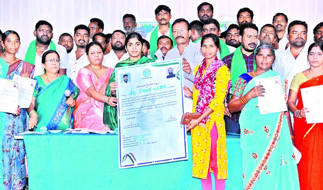 నిరుపేదలందరికీ రేషన్ కార్డులు అందిస్తాం..