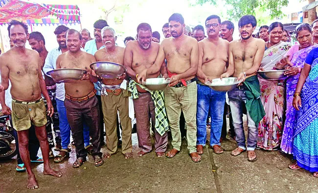 కొనసాగుతున్న కార్మికుల ఆందోళన 