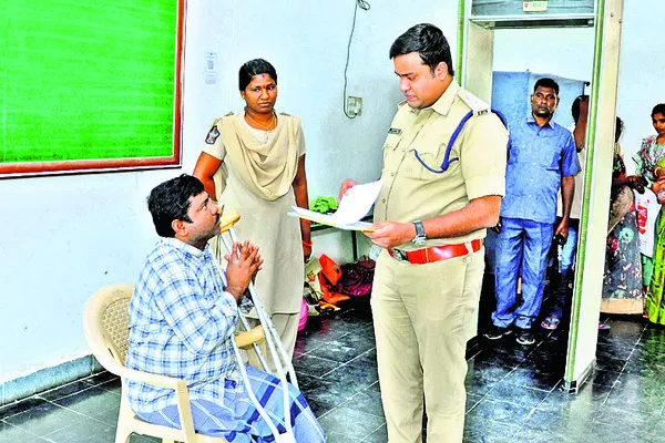 బాధితులకు సత్వర న్యాయం అందించాలి