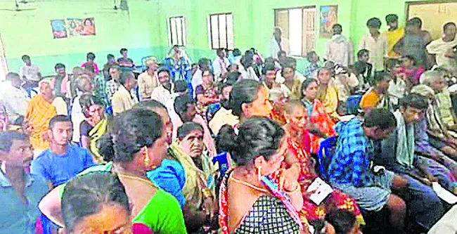 ●ఎరువు కోసం రైతుల పాట్లు