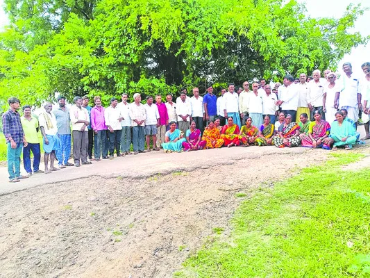సెలవు రోజున ఇసుక అనుమతులా? 