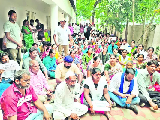 మాస్టర్ ప్లాన్ రోడ్డు మూసివేతపై ఆందోళన