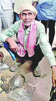 పోలీసుల అదుపులో దొంగ