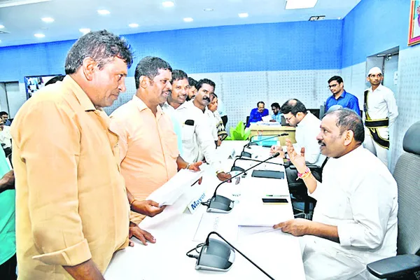 స్వీకరణే..పరిష్కారం శూన్యం