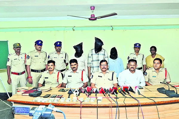 ‘హద్దు’మీరుతున్న నేరాలు