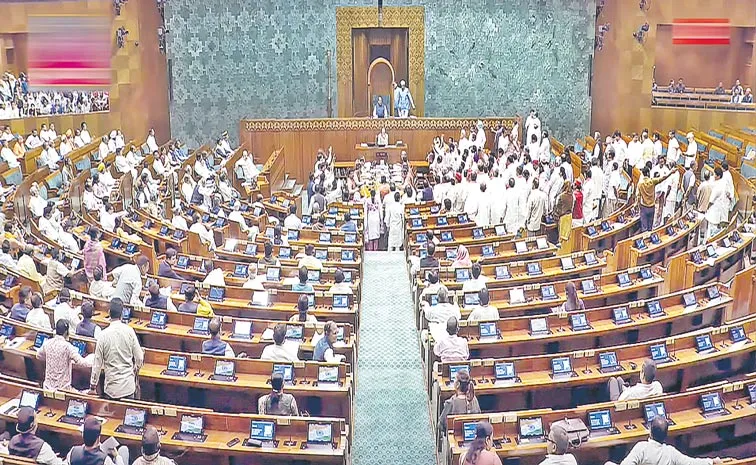 పార్లమెంటు సమావేశాలు తొలిరోజే దుమారం