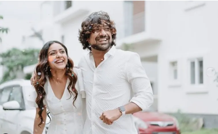వరుణ్‌ సందేశ్‌ బర్త్‌ డే.. సతీమణి సర్‌ప్రైజ్‌ గిఫ్ట్‌ చూశారా..!