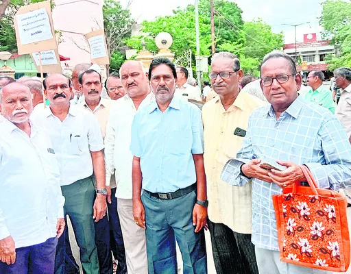 ఉద్యోగుల్లో తీవ్ర అసంతృప్తి