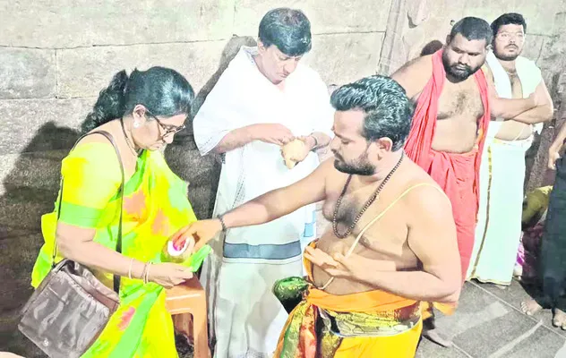 జోగుళాంబ ఆలయంలో మాజీ ఎంపీ పూజలు