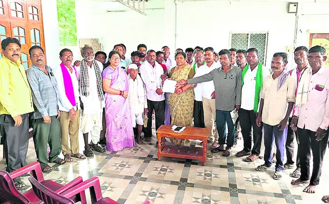 తెలంగాణలో కలపాలని ఎమ్మెల్యేకు వినతి
