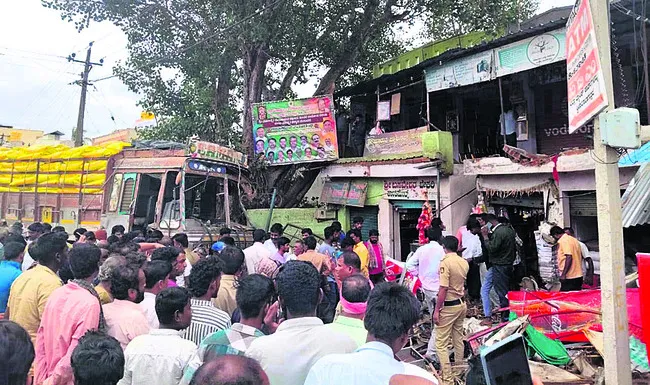 9 మంది ఆఫ్రికన్ల నిర్బంధం