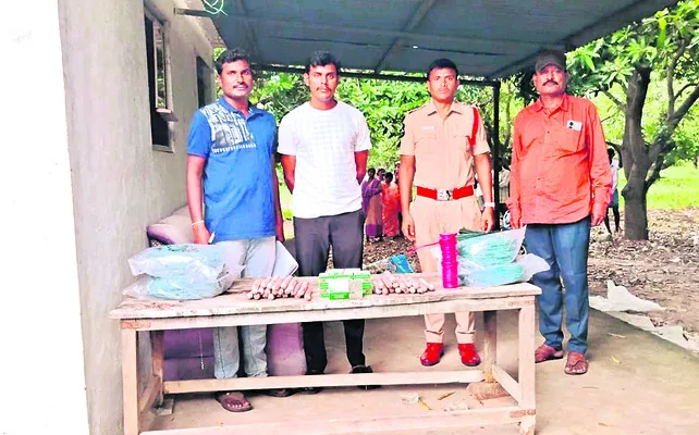 పేలుడు పదార్థాలు స్వాధీనం