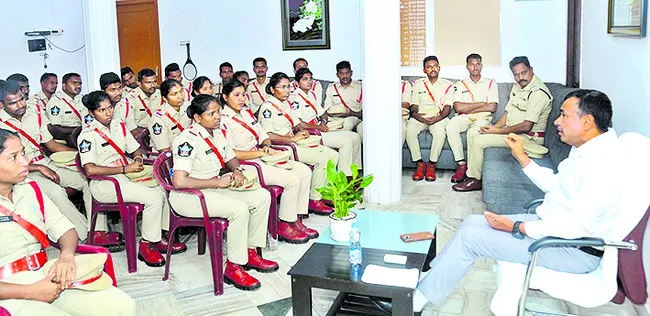 నిబద్ధతతో విధులు నిర్వర్తించాలి 