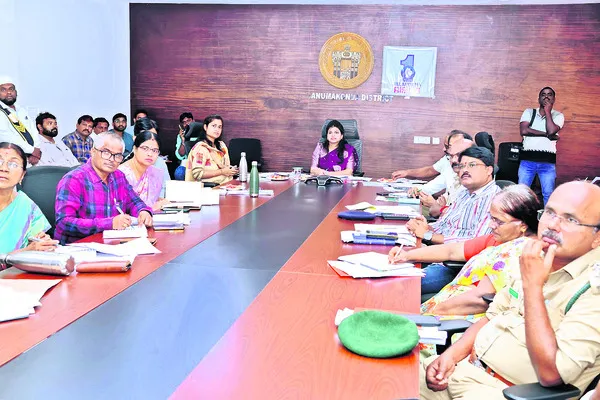 పంద్రాగస్టు నాటికి వీలైనన్ని భూ సమస్యలు పరిష్కరించాలి