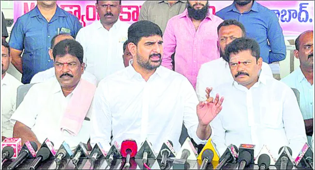 కేసీఆర్ను విమర్శించే స్థాయి ఈటలకు లేదు