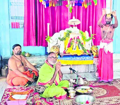 మహిళపై దాడి.. ముగ్గురి అరెస్ట్‌