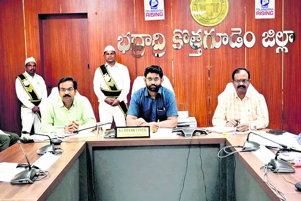 భూ సమస్యలు త్వరగా పరిష్కరించాలి