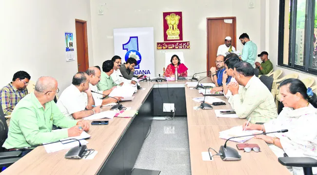 భూనిర్వాసితుల సమస్యలు పరిష్కరించాలి