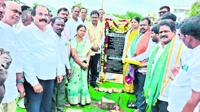 బీసీలకు రాజ్యాధికారం ఇవ్వాల్సిందే: యెన్నం