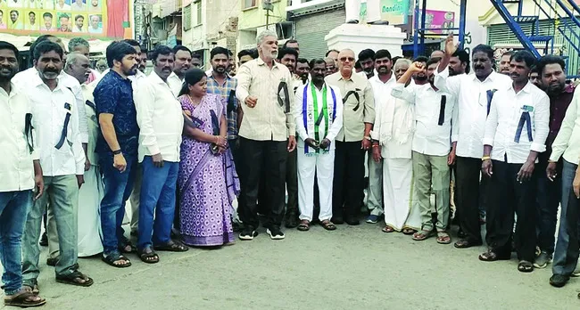 పెద్దిరెడ్డి కుటుంబంపై కక్ష సాధింపు తగదు