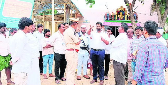 ఉత్సవాలకు ఏర్పాట్లు పూర్తి చేయండి