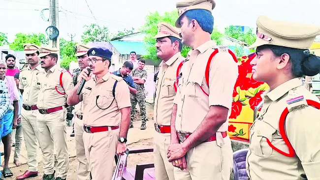 ప్రజలు అప్రమత్తంగా ఉండాలి