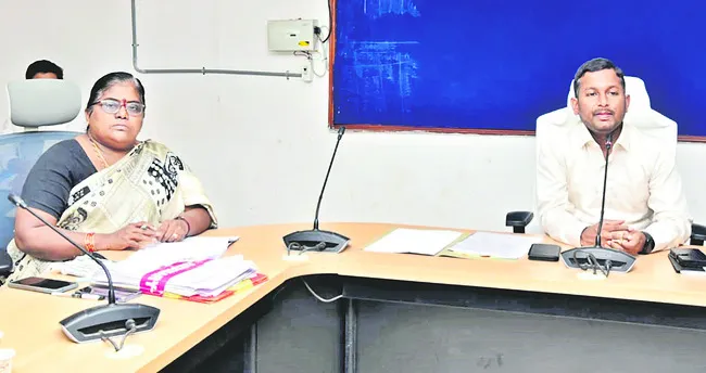 బంగారు కుటుంబాలకు మార్గదర్శకులవ్వాలి 