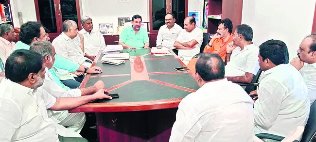 అక్రమ కేసులను ధైర్యంగా ఎదుర్కొంటాం