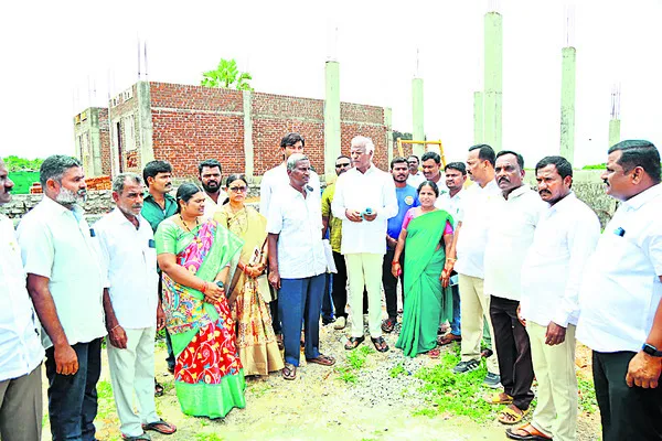సకాలంలో బిల్లులు అందించాలి