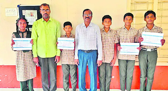 శాస్త్రవేత్తలుగా జెడ్పీ పాఠశాల విద్యార్థులు