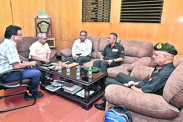 సైనిక ఉద్యోగులకు విభిన్న కోర్సులందిస్తాం