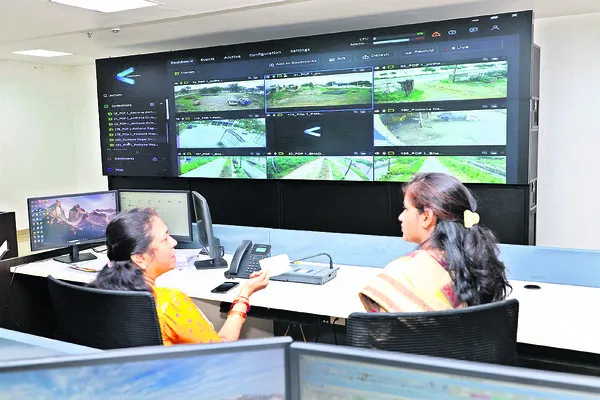 బల్దియా వాహనాలపై నిరంతర నిఘా