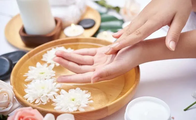 Beauty Tip: How to Get Soft Hands Use This Effective Tip3