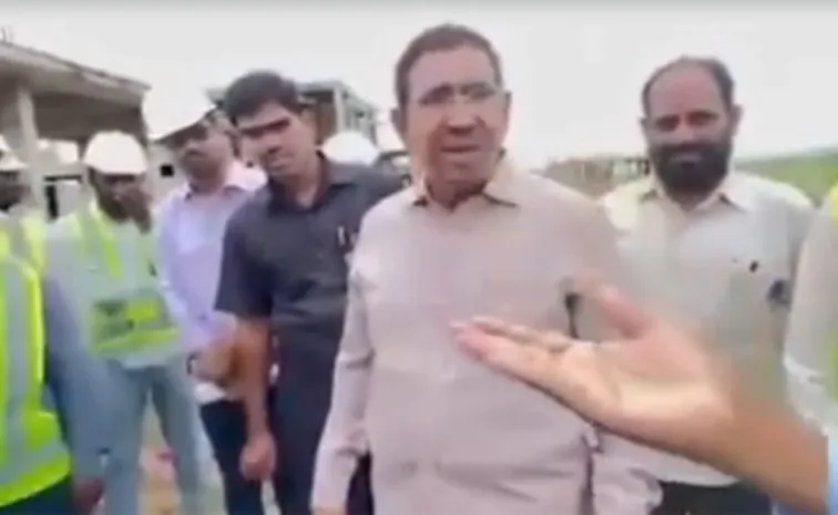 యూస్‌లెస్ ఫెలో... గెటవుట్...!