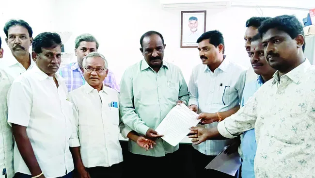 నేతన్నలకు ఏదీ చేయూత? 