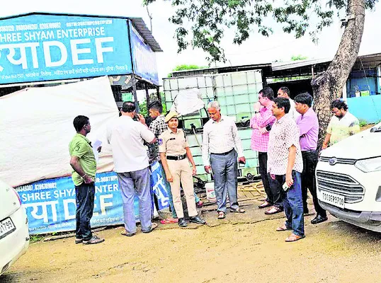 యూరియా డెఫ్‌ విక్రయ కేంద్రం ఆకస్మిక తనిఖీ