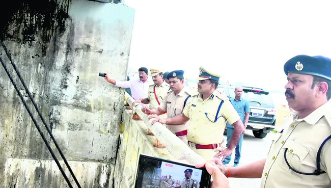 జూరాలను సందర్శించిన డీఐజీ చౌహాన్